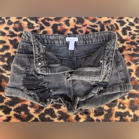 Forever 21 Black shorts - Picture 3 of 3